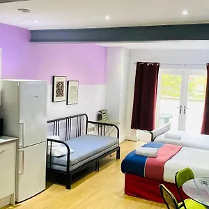 modern-studio-near-bethnal-green.cambridgehotelsuk.com/
